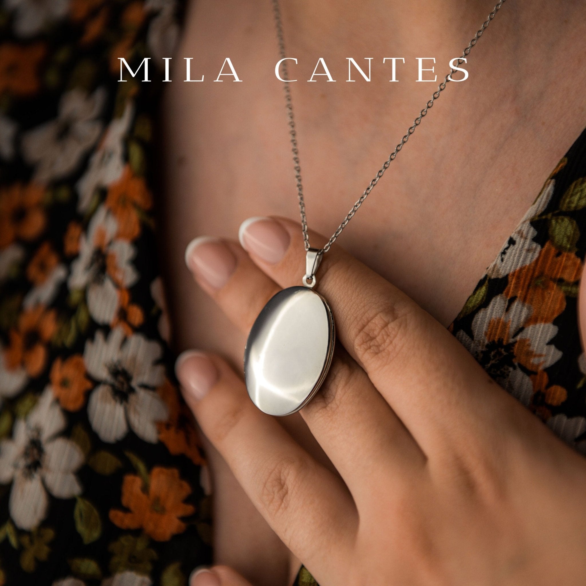 OVAL LOCKET | Photo - MILA CANTES